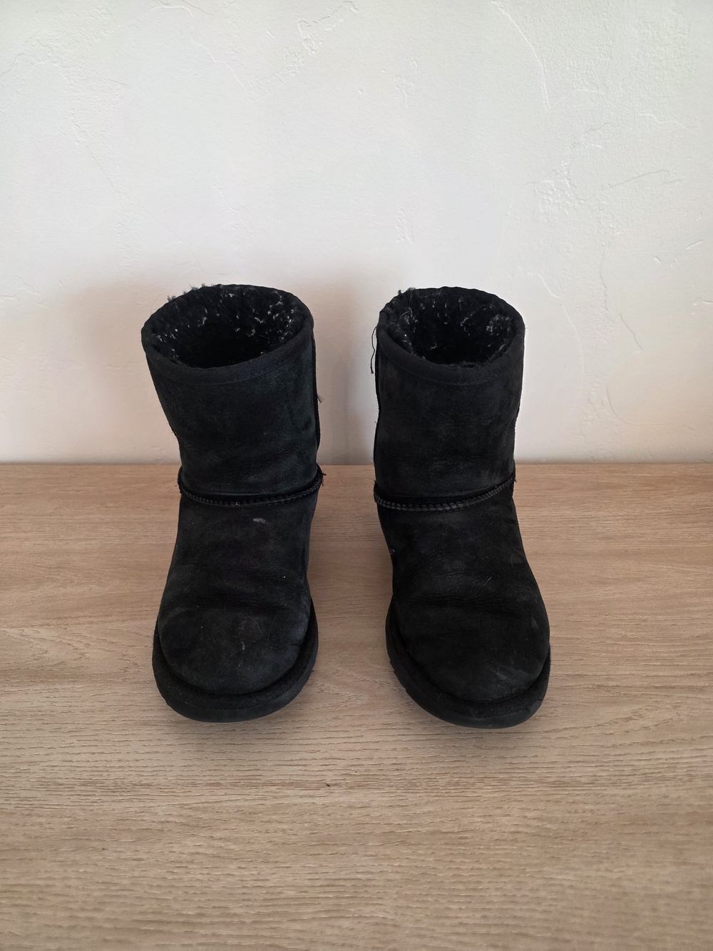 UGG Black Youth Suede Shearling Winter Boots ****Size 1Y****